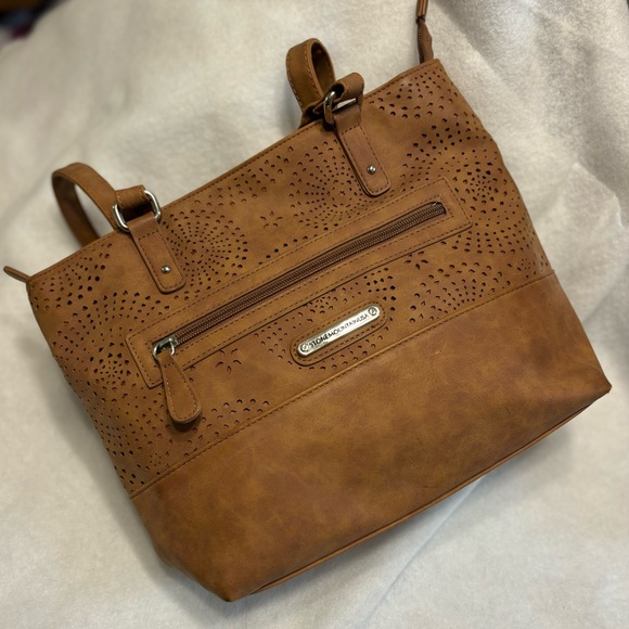 Stone Mountain Nubuck Perforated Tote EUC - Picture 4 of 11